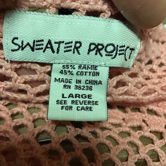 Vintage 90s pink crocheted cardi - Picture 2 of 10